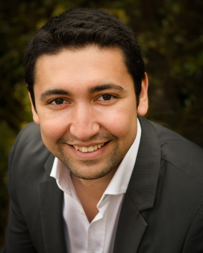 Baritone Efrain Solis ’11 has advanced to the Western Region Finals of the Metropolitan Opera National Council Auditions.