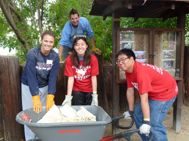 Chapman students are no strangers to community giving and service. Join them in Giving Tuesday activities today and throughout the holiday season.