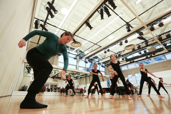 Chapman alumna and ance teacher and studetns in class at The Wooden Floor