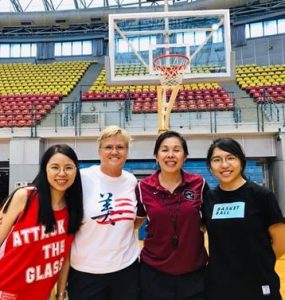 Holly Warlick, Carol Jue and two Taiwanese basketball players