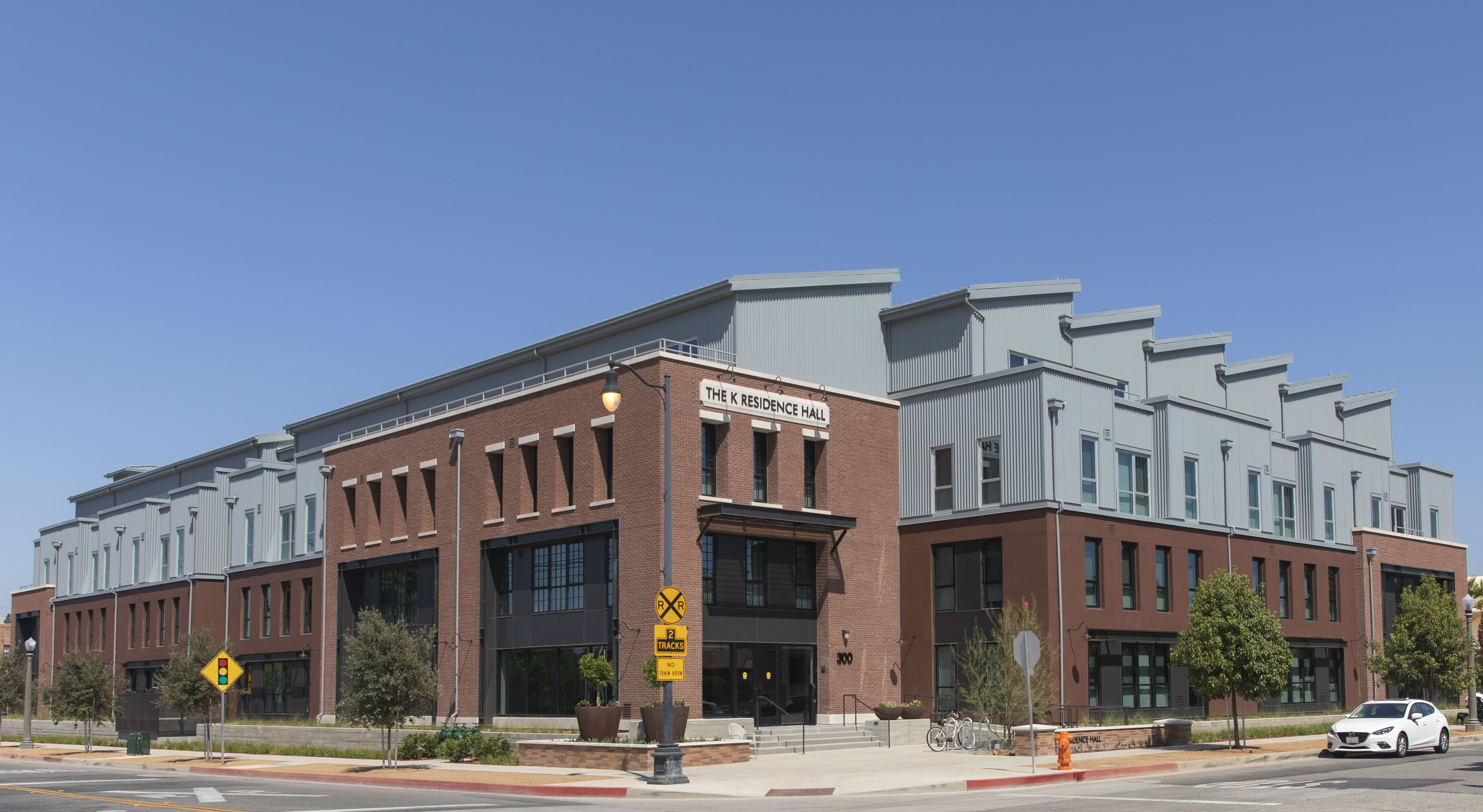 The K Residence Hall Complements Old Towne S History With A Supportive Student Community Chapman Newsroom