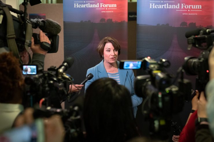 Senator_Amy_Klobuchar_speaking_to_journalists_at_the_Heartland_Forum_in_Storm_Lake,_Iowa_(33633613998)