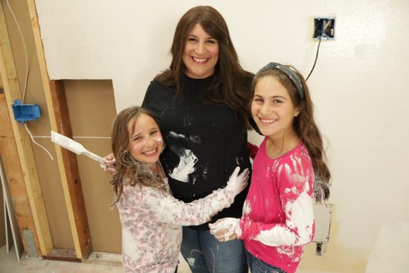 Rabbi Corie Yutkin and her daughters