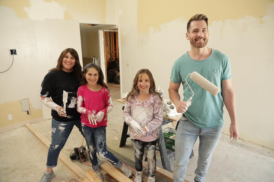 rabbi corie yutkin and her daughters with Orlando Soria on hgtv