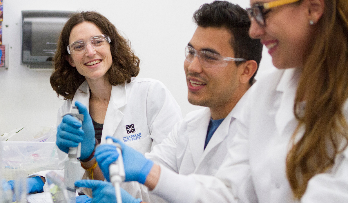 food science professor and two students in lab