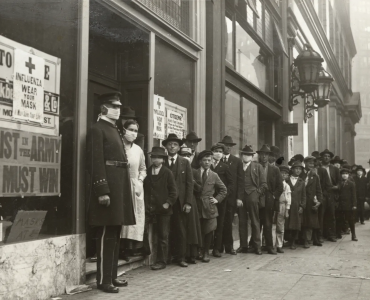 People in line for masks during 1918 flu