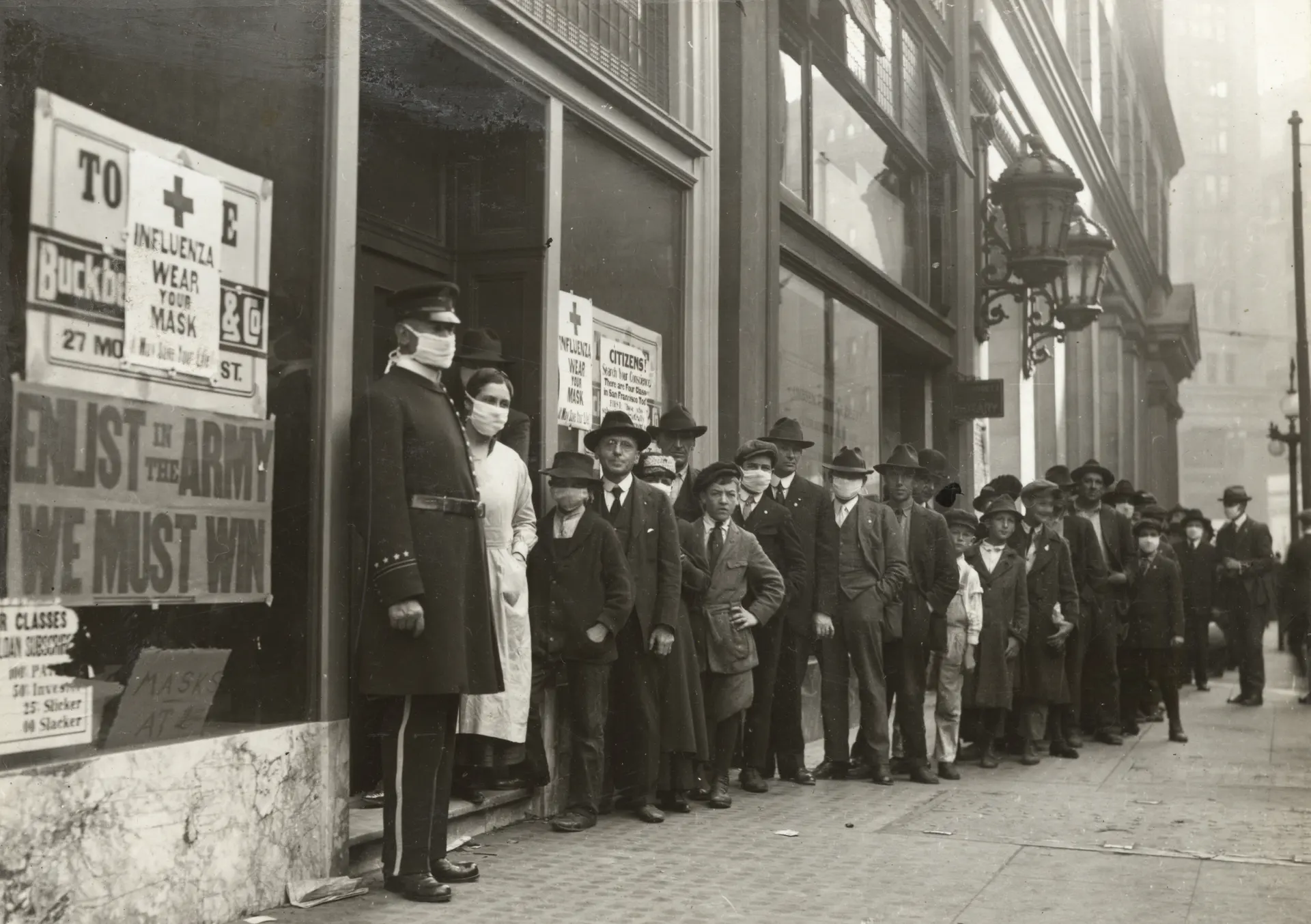 People in line for masks during 1918 flu