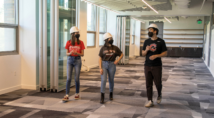 3 students in Swenson Hall of Engineering.