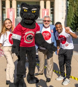 arianna benitez, pete the panther, daniele struppa, mareek pitts in front of leatherby libraries