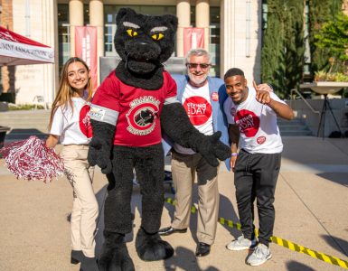 arianna benitez, pete the panther, daniele struppa, mareek pitts in front of leatherby libraries