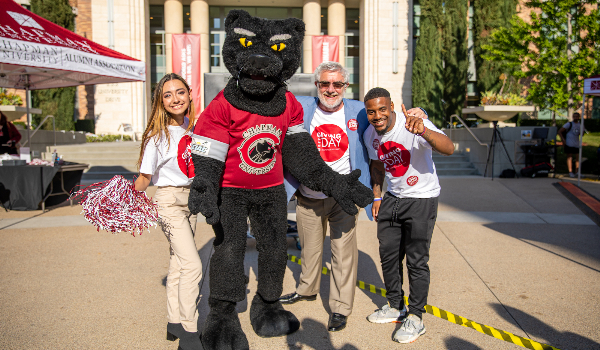 arianna benitez, pete the panther, daniele struppa, mareek pitts in front of leatherby libraries