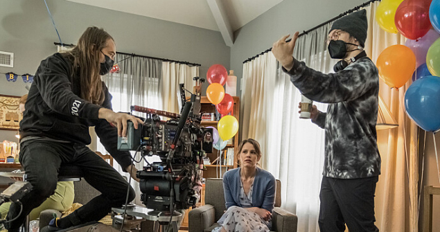 Parker Finn '11, right, directs actor Sosie Bacon in the breakout hit film "Smile." (Photo: Paramount Pictures)