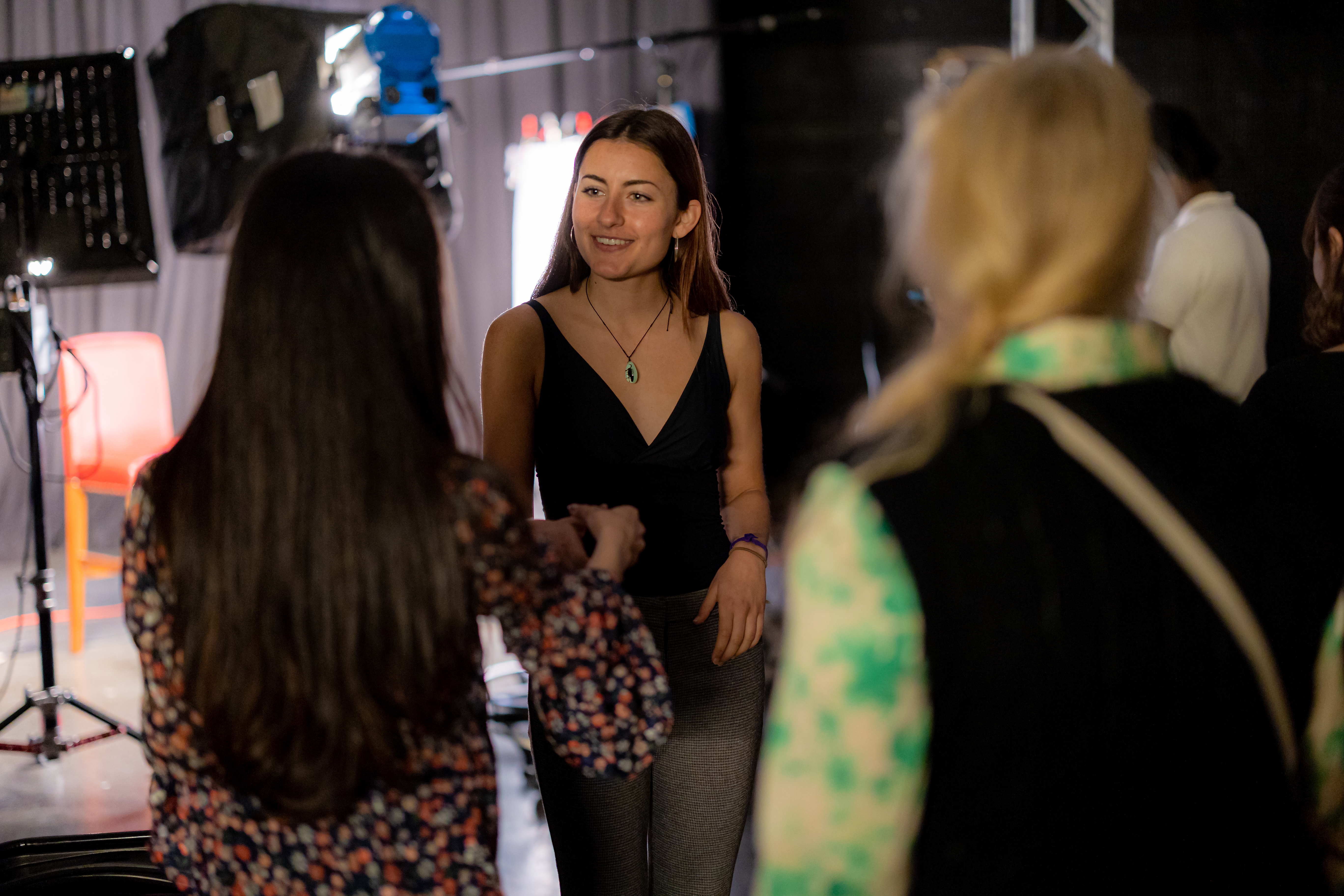 Broadcast journalism student Tess Martinelli ’24 meets Nadia Murad before interviewing her. 