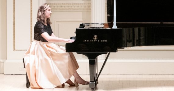 Madison Weiss '24 performs Liszt’s Ballade No. 2 in B minor at Carnegie Hall.