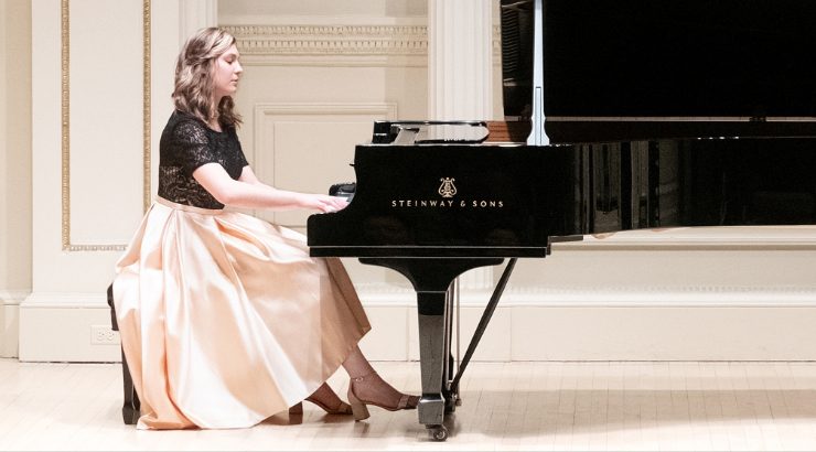 Madison Weiss '24 performs Liszt’s Ballade No. 2 in B minor at Carnegie Hall.