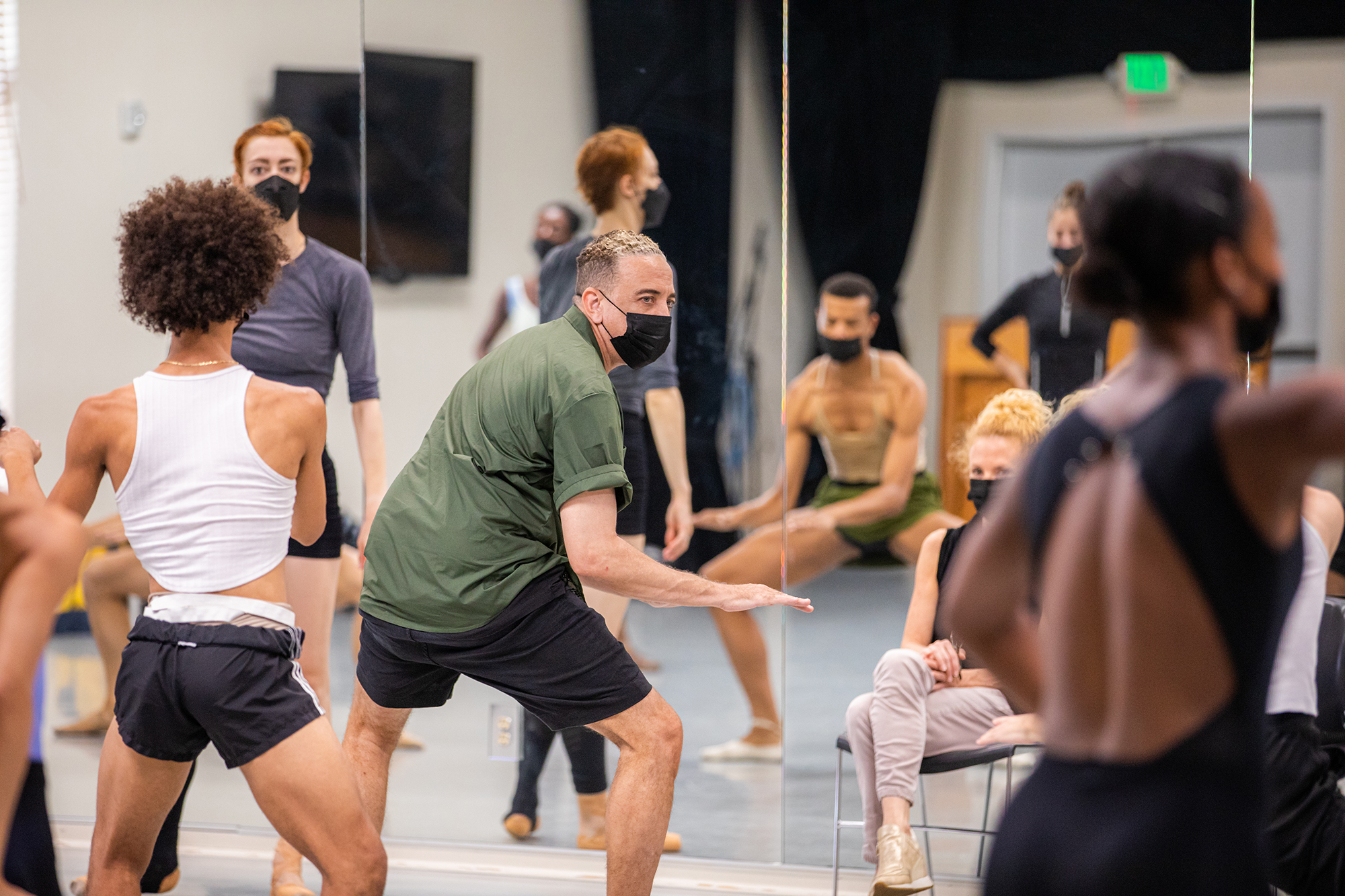 dwight-rhoden-gestures-dance-movements-to-students