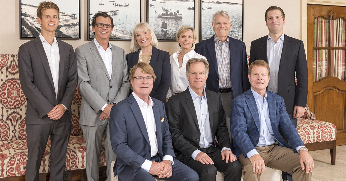 Ayres Family poses in 2017