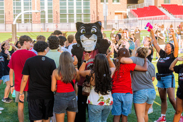 group of new students with Pete the Panther