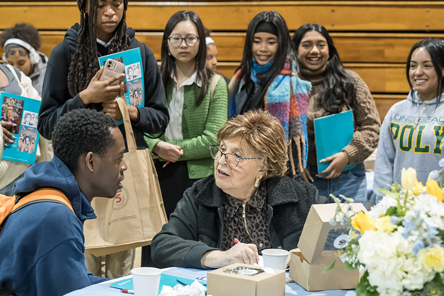 holocaust survivor meeting with students