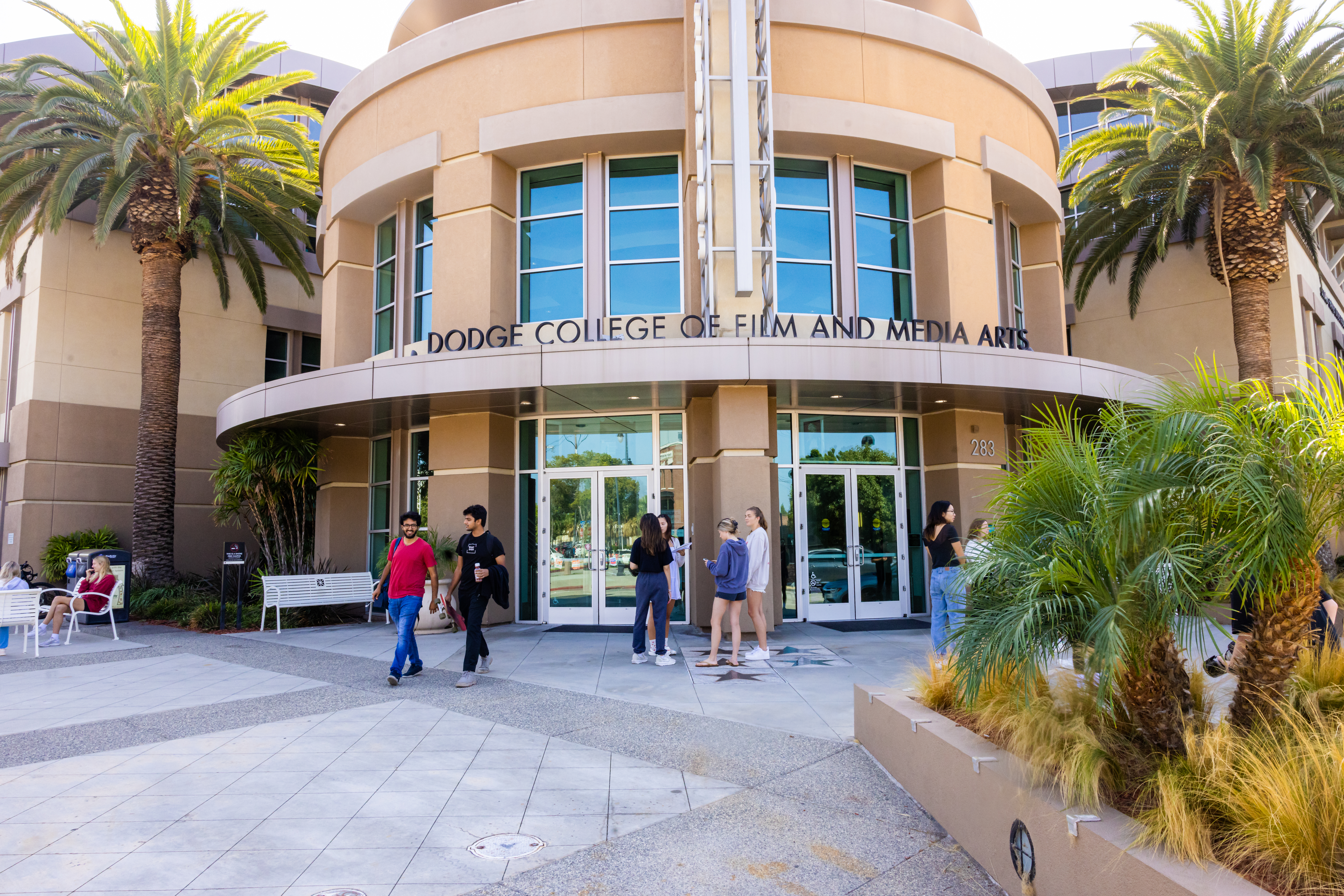Students in front of Marion Knott Studios