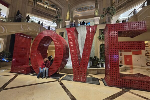 Guerras with love sign