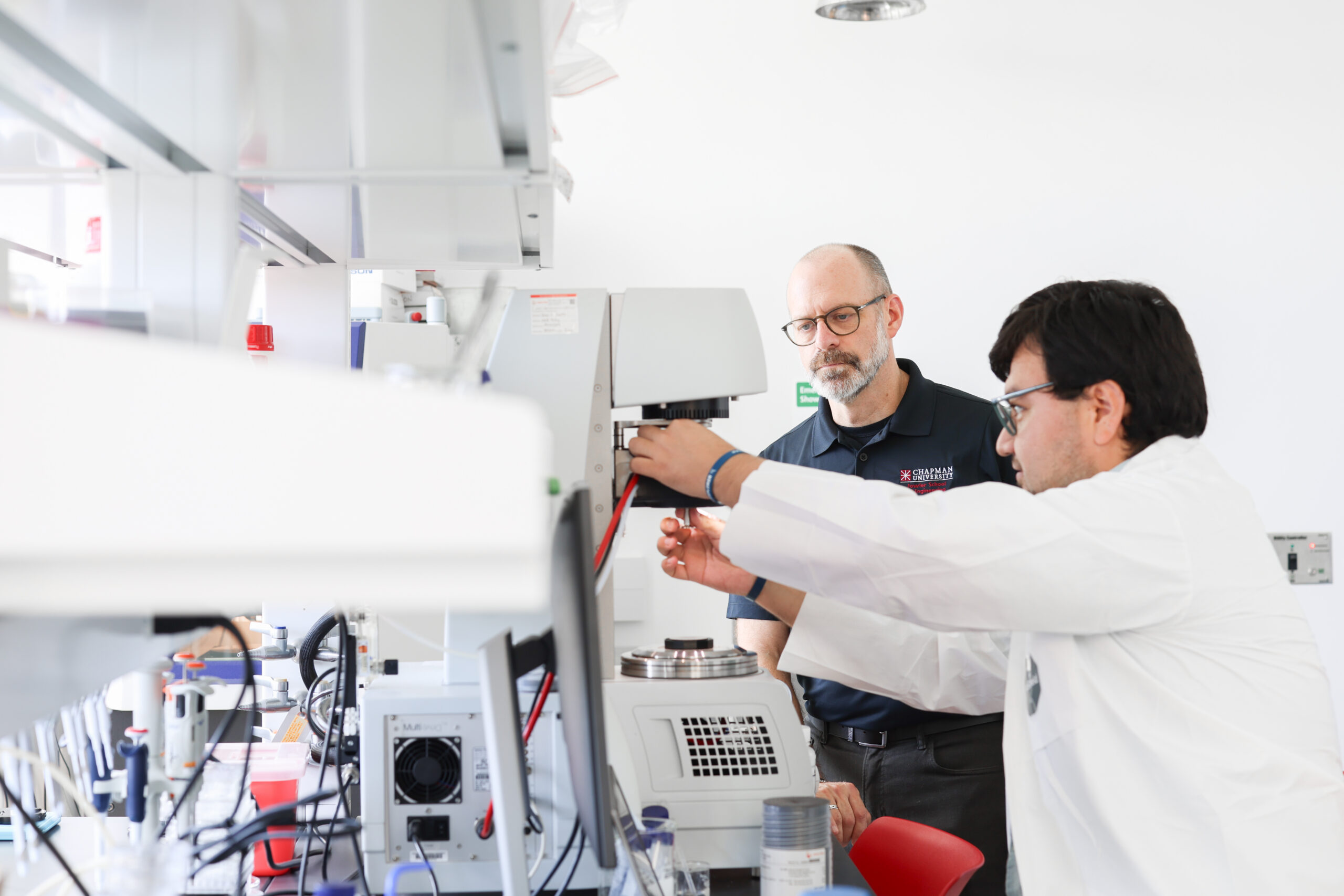 Andrew Lyon and Daniel Cárdenas-Vásquez setting up the rheometer to measure the mechanical properties of the biomaterial.
